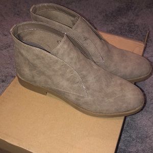 Casual, comfortable, everyday shoe